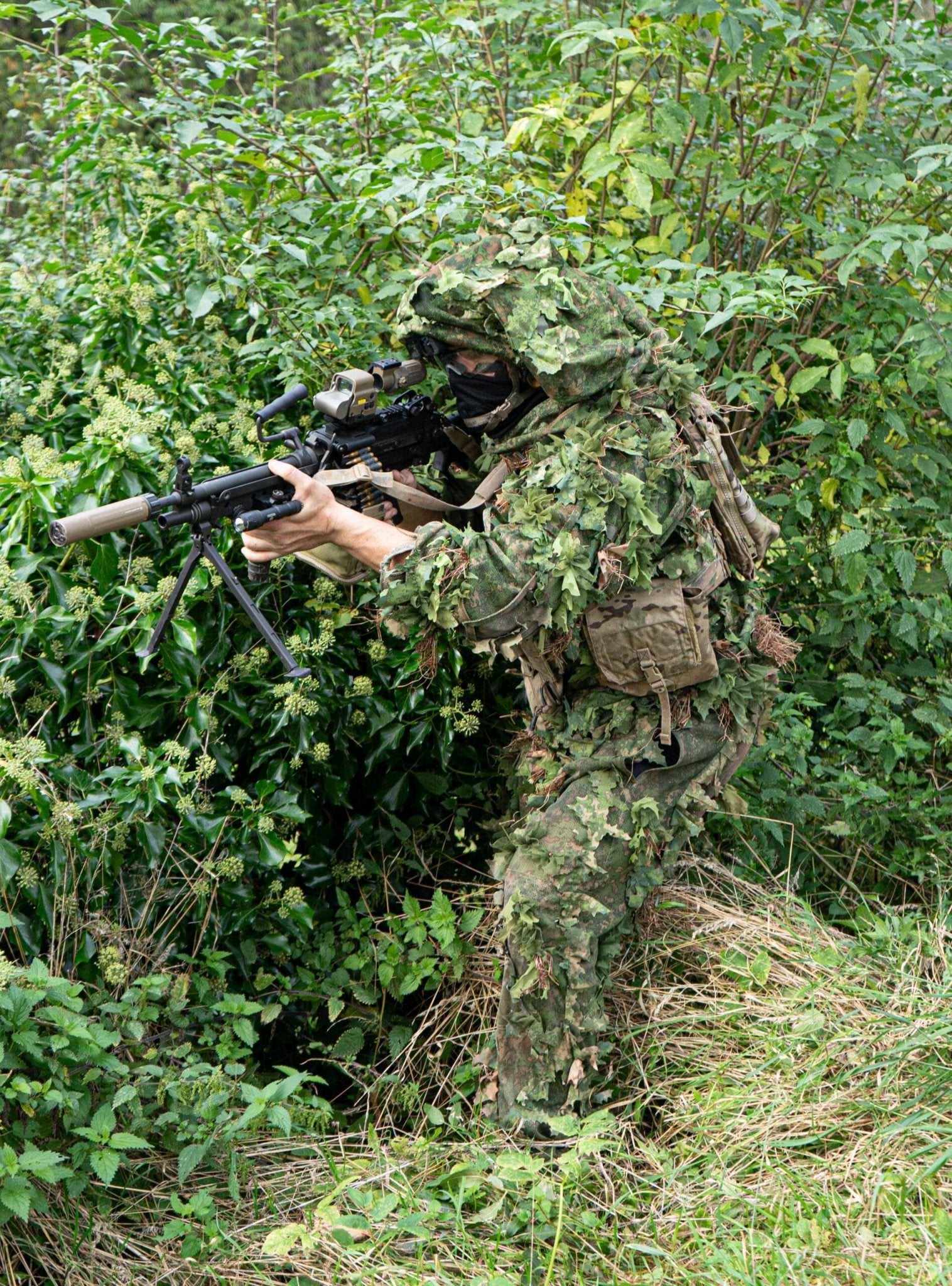 Green Ghillie Suit - Woodland Camouflage for Hunting & Airsoft